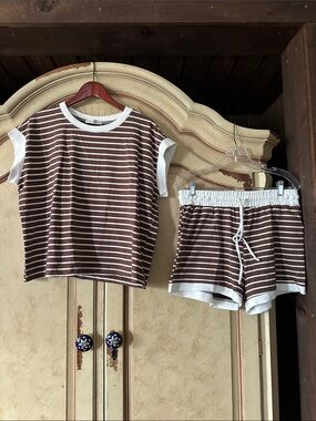 Zenana Brown & White Striped Set - Short Sleeve Top & Shorts size Medium